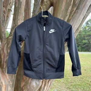NIKE FULL ZIP JACKET KIDS SIZE M(6)